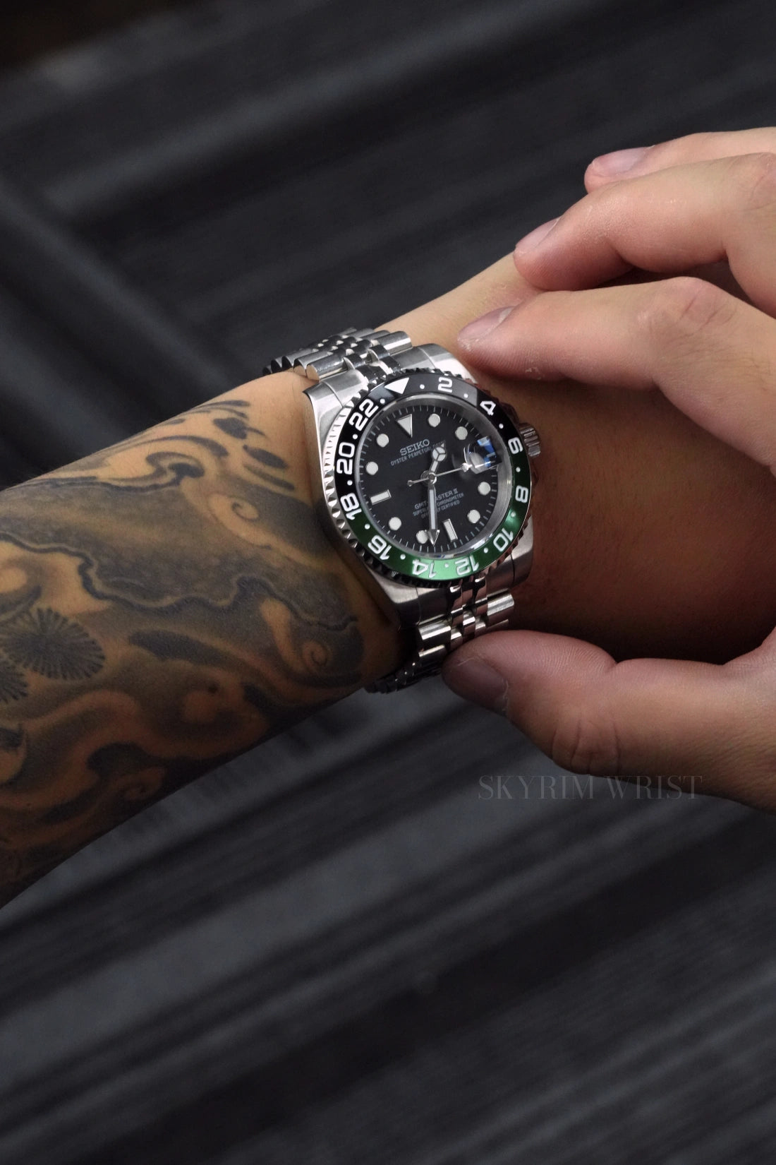 Mod GMT-Master II Green Flash - SKYRIM WRIST