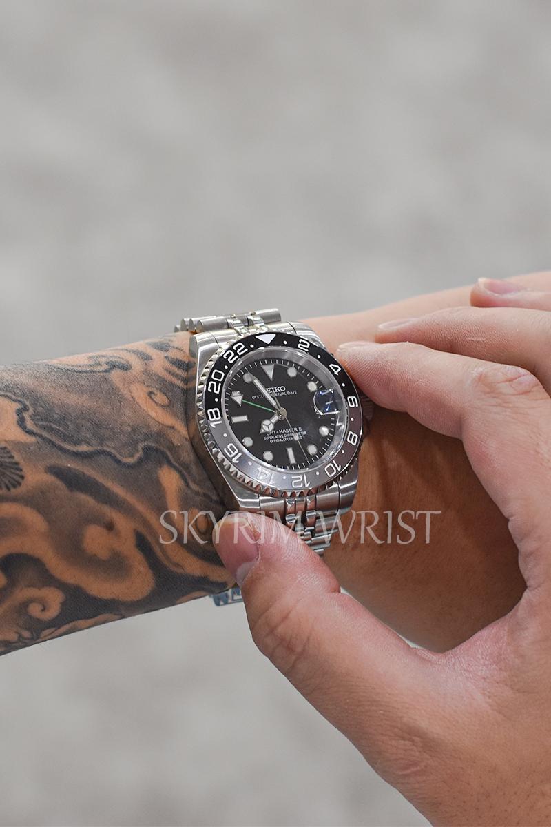 Mod GMT-Master II Bruce Wayne - SKYRIM WRIST