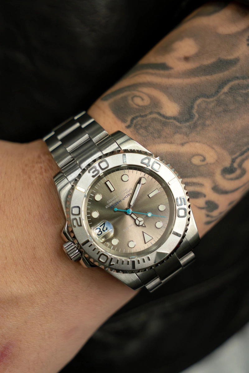 Mod Yacht-Master Silver Gray Watch - SKYRIM WRIST