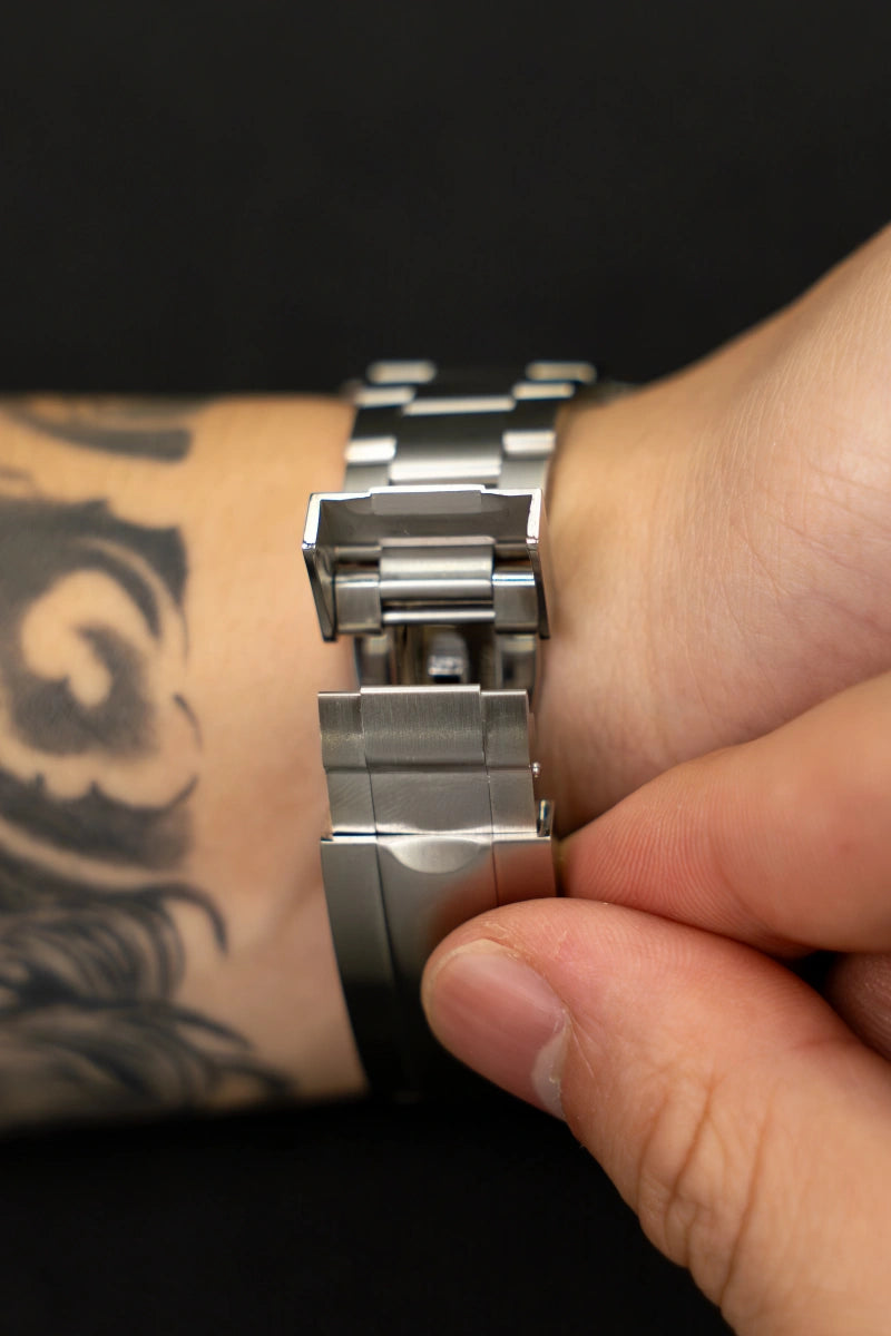 Mod Yacht-Master Silver Gray Watch - SKYRIM WRIST