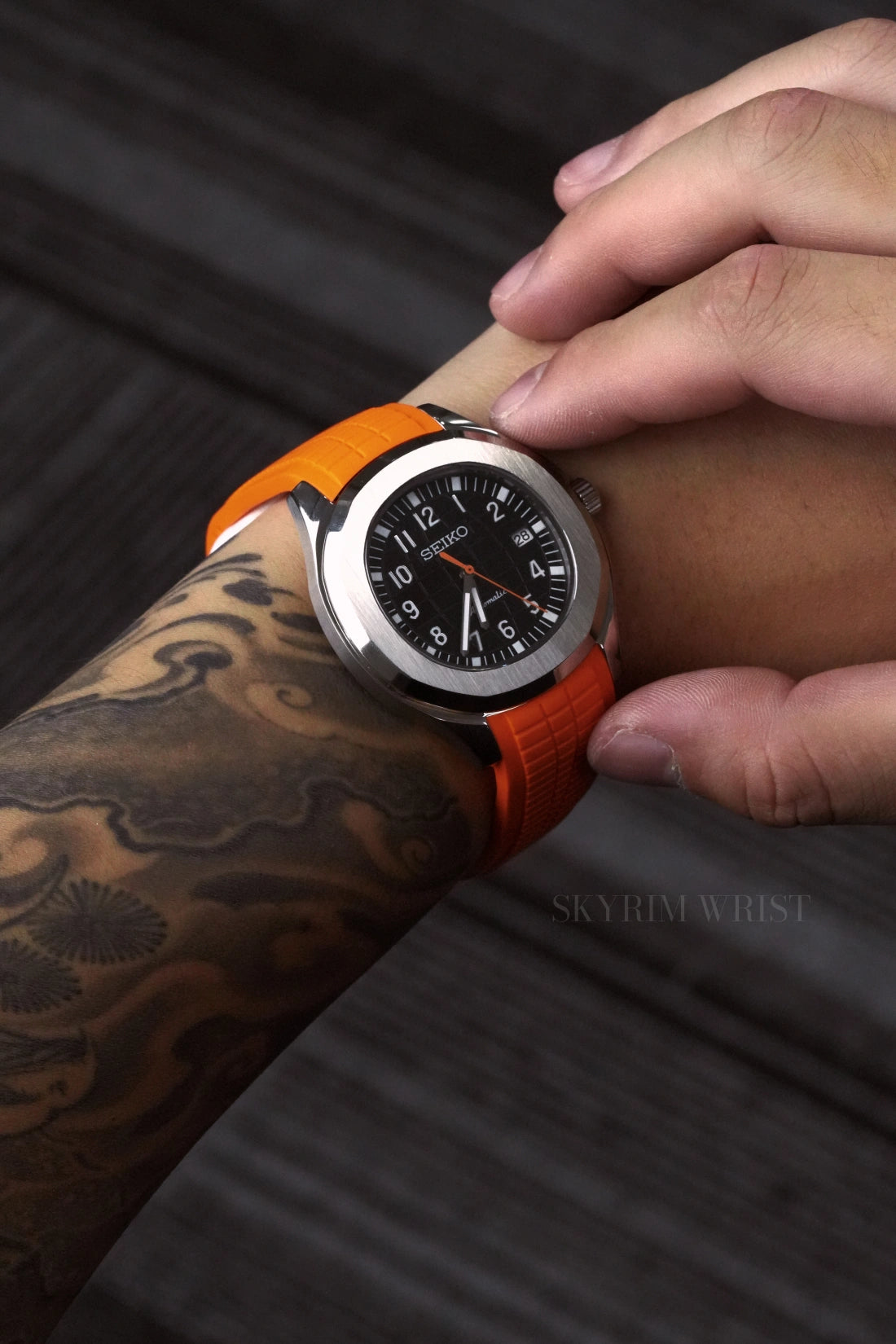 Mod Aquanaut Orange Black - SKYRIM WRIST