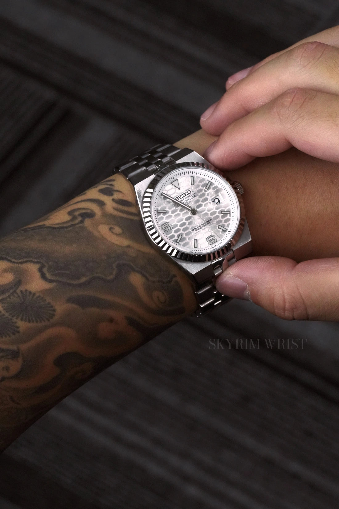 Mod Land-Dweller White - SKYRIM WRIST