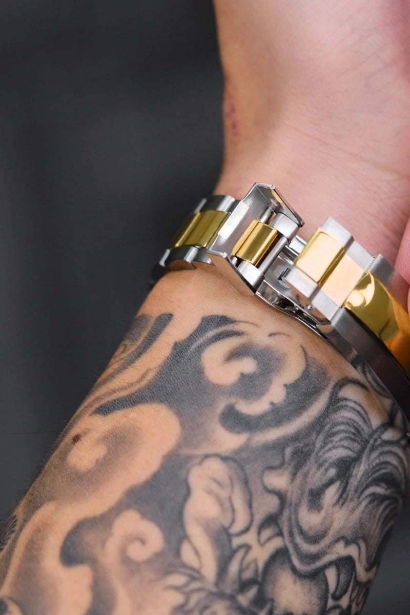 Mod Submariner Two-Tone Gold Black Watch - SKYRIM WRIST