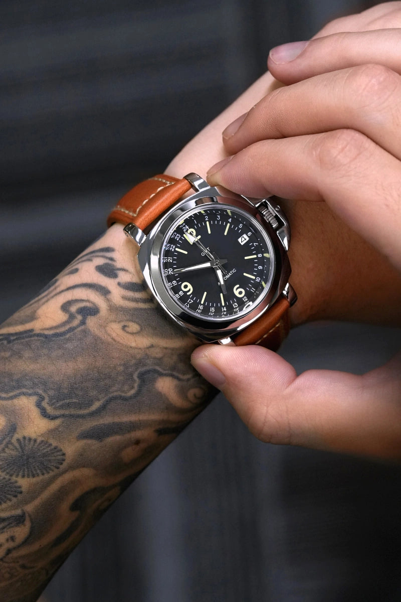 Mod Luminor Brown - Pilot GMT Watch - SKYRIM WRIST