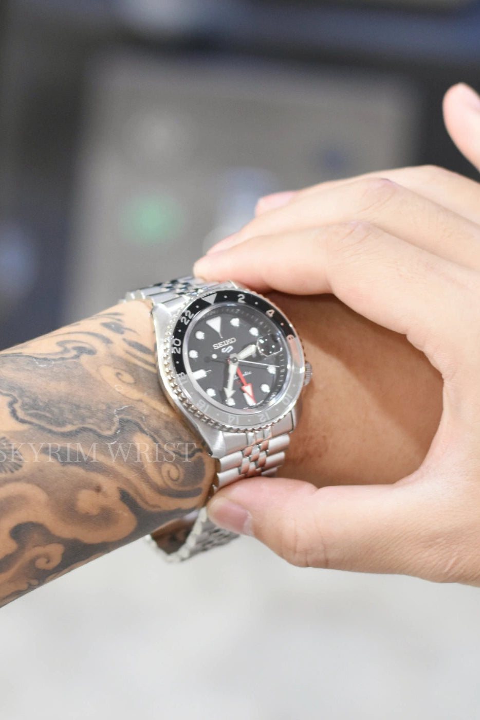 Mod SKX001 Bruce Wayne - SKYRIM WRIST