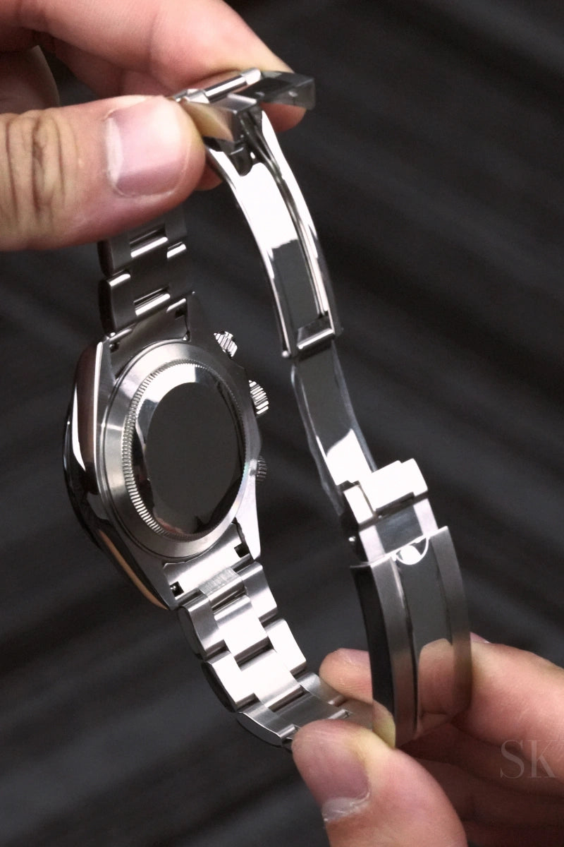 Image of Falcon Daytona Panda - SKYRIM WRIST 