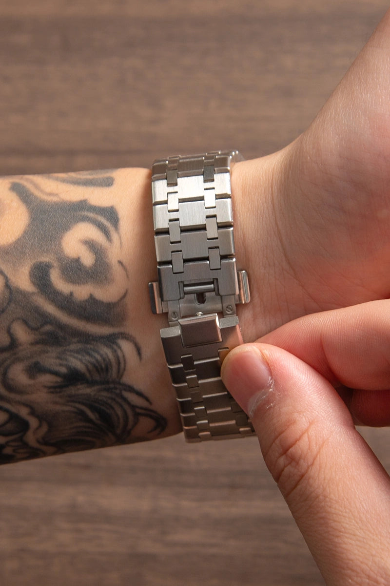 Image of Pantheon Royal Oak Silver White - SKYRIM WRIST 