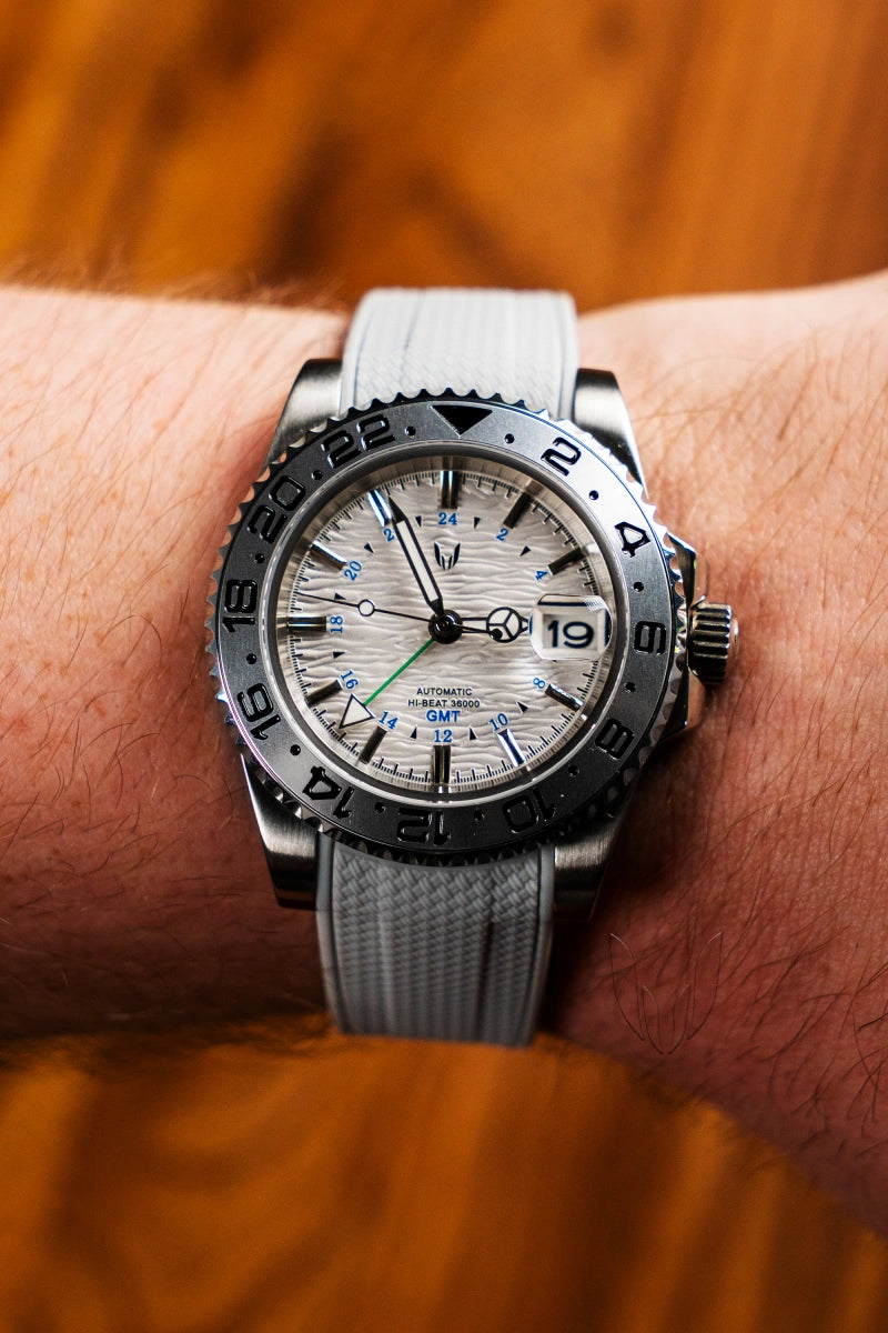 Image of Reloj Explorer personalizado y rediseñado: bisel de 40 mm