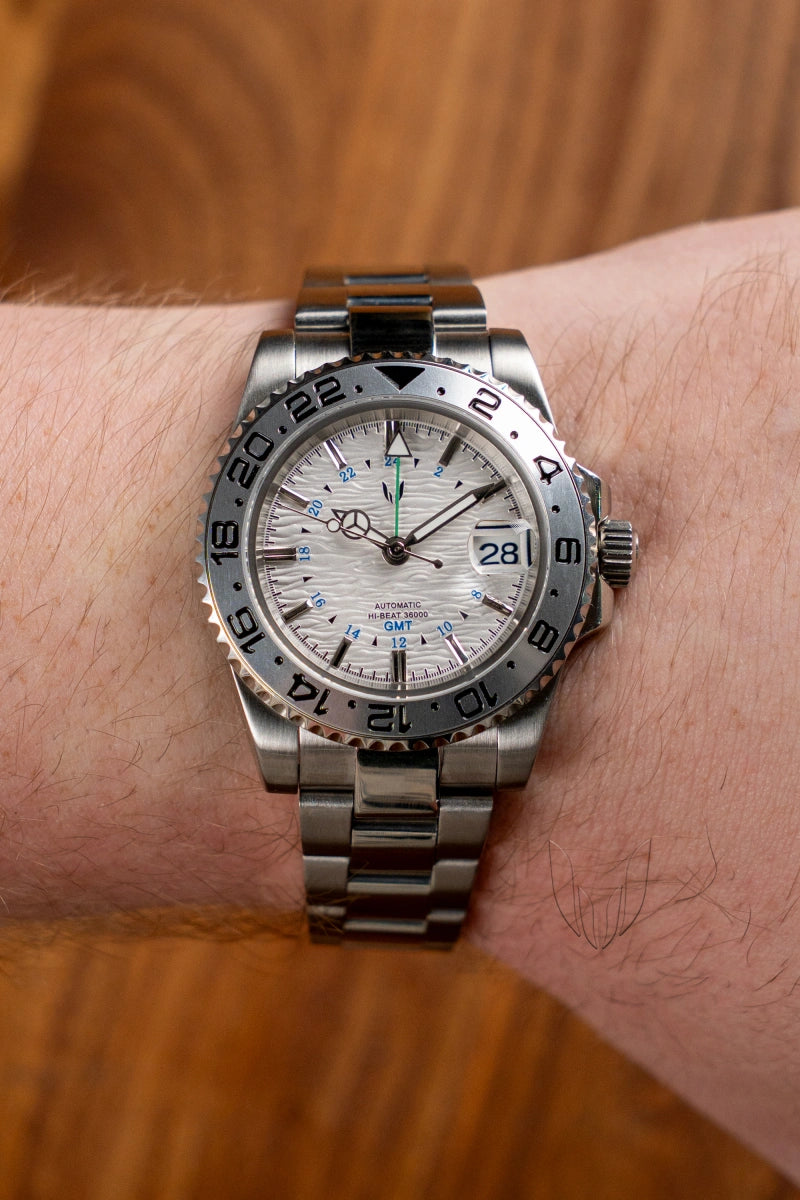 Image of Reloj Explorer personalizado y rediseñado: bisel de 40 mm