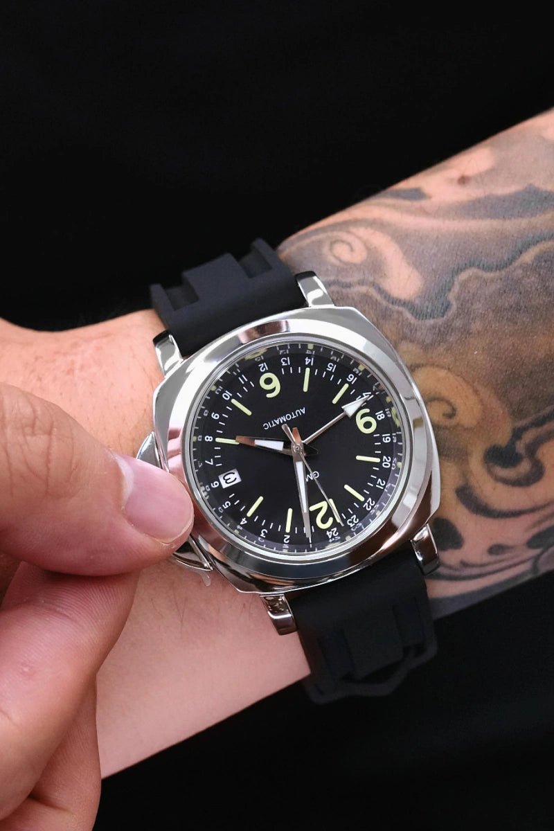 Mod Luminor Black - Pilot GMT Watch - SKYRIM WRIST 