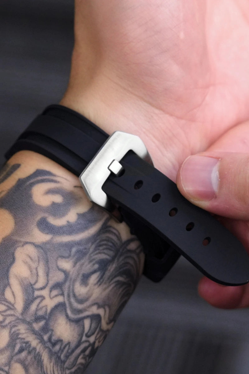 Mod Luminor Black - Pilot GMT Watch - SKYRIM WRIST 