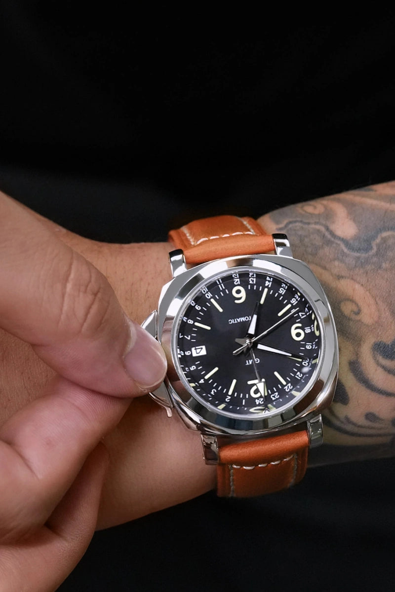 Mod Luminor Brown - Pilot GMT Watch - SKYRIM WRIST 